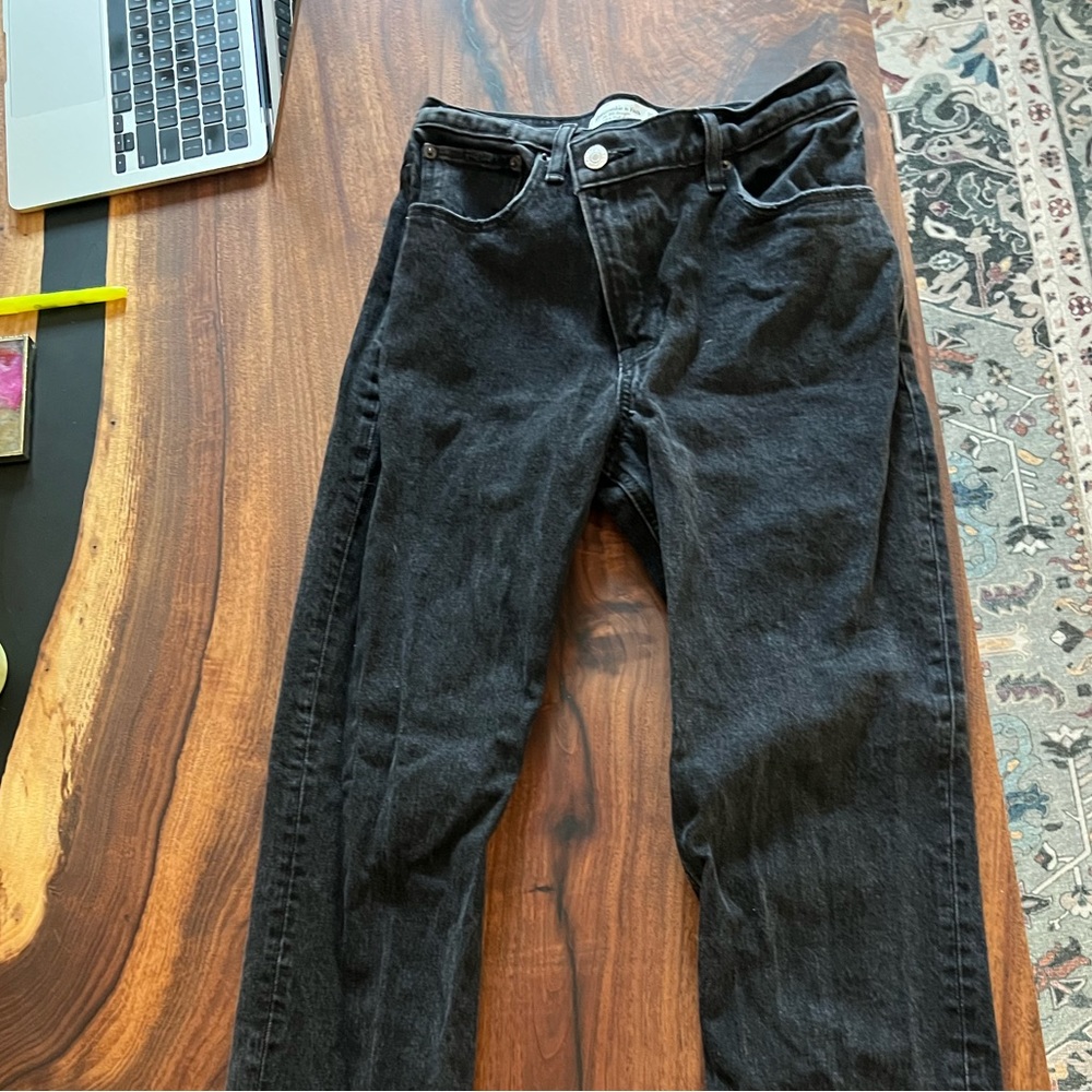 Abercrombie “The 90s Straight” Jeans